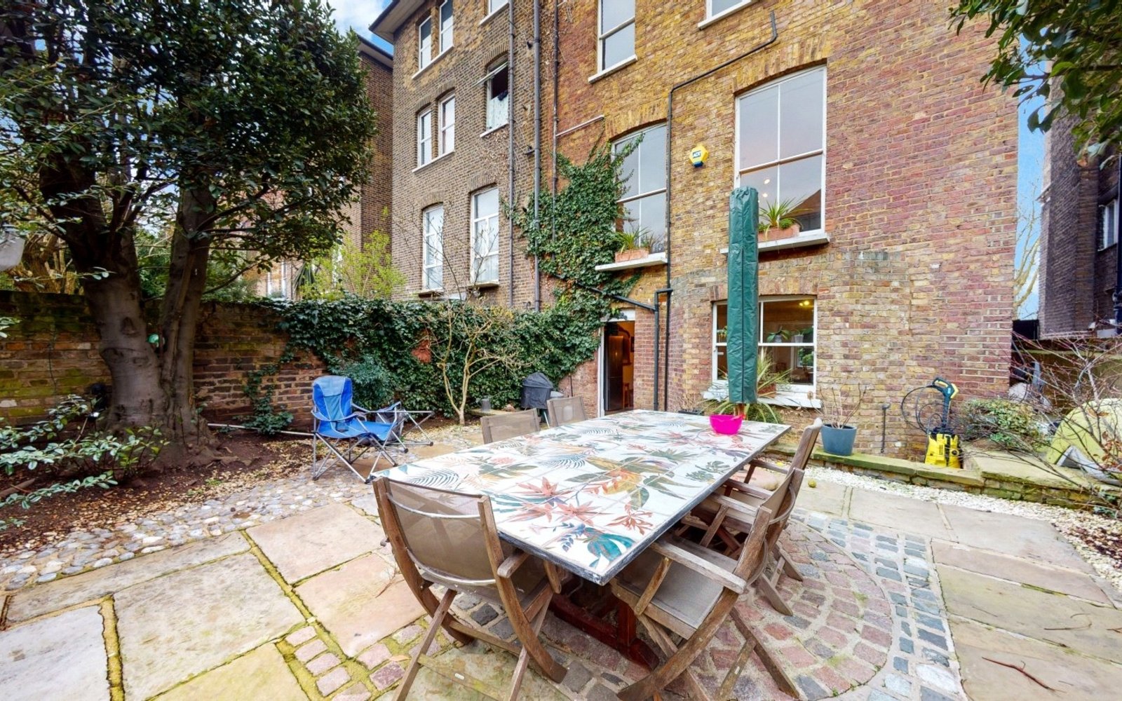 House let in Camden, NW1 London Residential